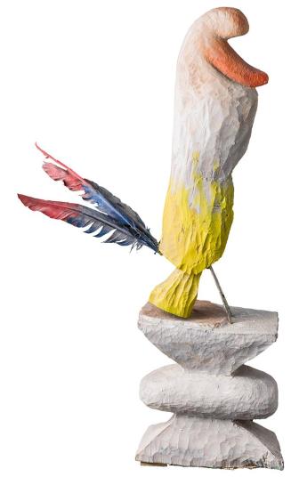 Kurt Hüpfner, Ohne Titel (Vogel), um 1985, Abfallholz, Metall, Federn, Ölfarbe, 49,5 × 22 × 7,5 ...