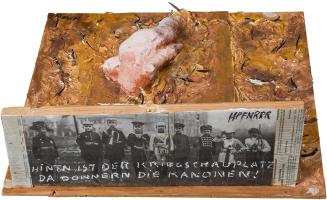 Kurt Hüpfner, Ohne Titel, um 2012, Gips, Terrakotta, Holz, Kunststoff, Ölfarbe, 14,5 × 44 × 43  ...